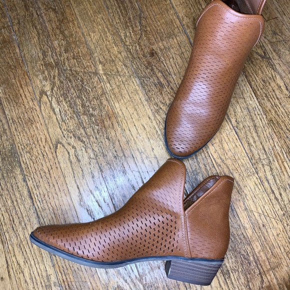 American Eagle Outfitters Shoes - American Eagle Outfitters Tan Ankle Booties